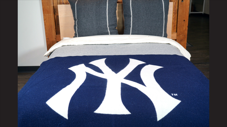 New York Yankees Handcrafted Throw Blanket