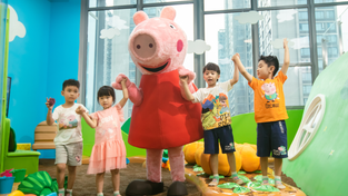 Kids playing with Peppa Pig at the Peppa Pig Cafe.
