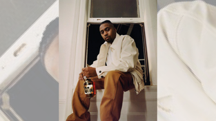 Nas holding the limited-edition V.S bottle.