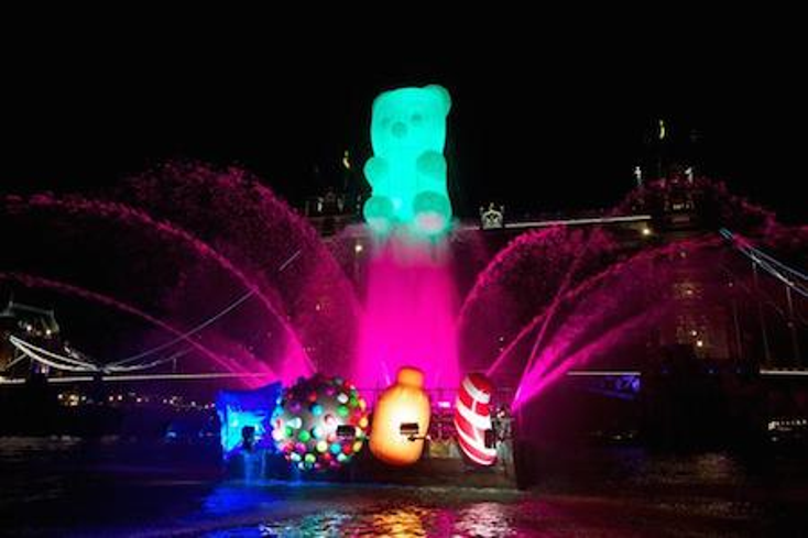 King Turns the Thames Purple King Turns the Thames Purple