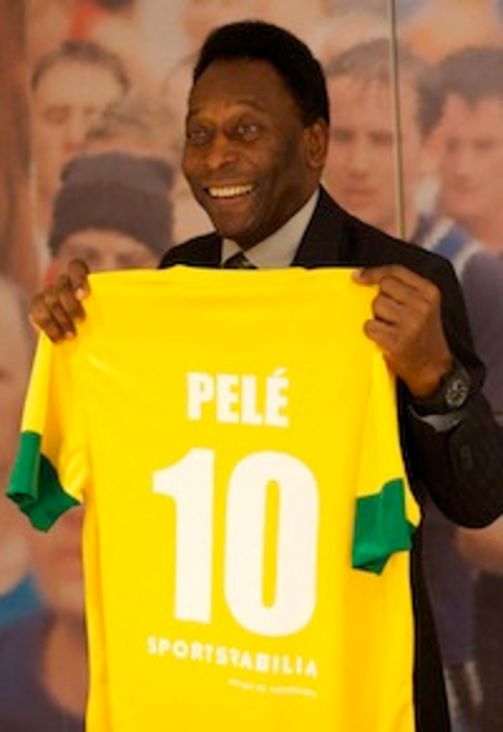 Sportsrabilia Signs for Pele Sportsrabilia Signs for Pele