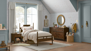 A Chris Loves Julia bedroom.