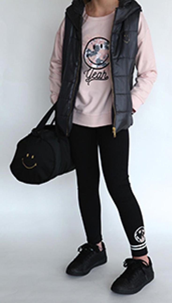 Smiley, Camfoni Debut Children’s Apparel Smiley, Camfoni Debut Children’s Apparel