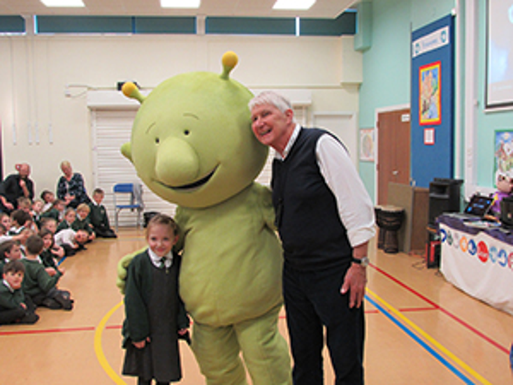 ‘Q Pootle 5’ Visits U.K. Primary School