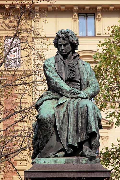 the-bronze-statue-of-the-great-500.jpg