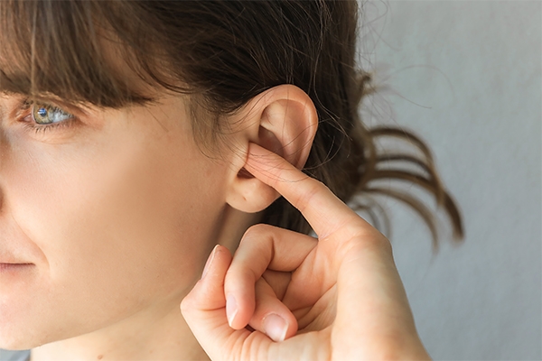 itchy-ears-causes-treatment.jpg