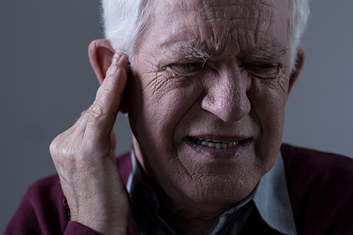 old-man-with-tinnitus-500.jpg