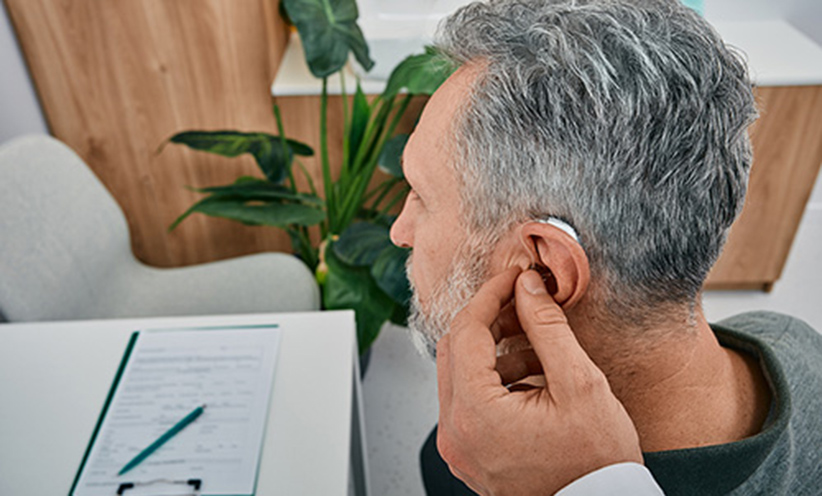 audiologist-fits-a-hearing-aid-500.jpg