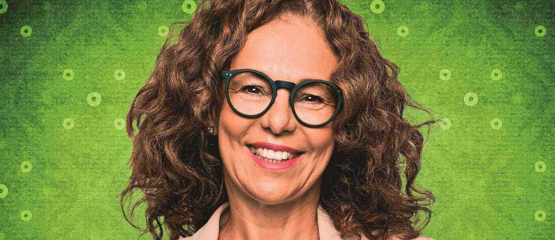 women-wearing-glasses-desktop-banner.jpg