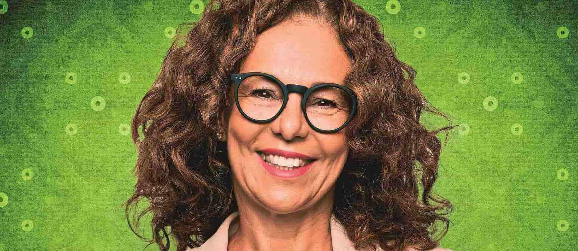 women-wearing-glasses-desktop-banner.jpg