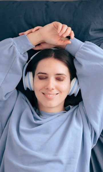 relaxed-woman-wearing-hedphones.jpg