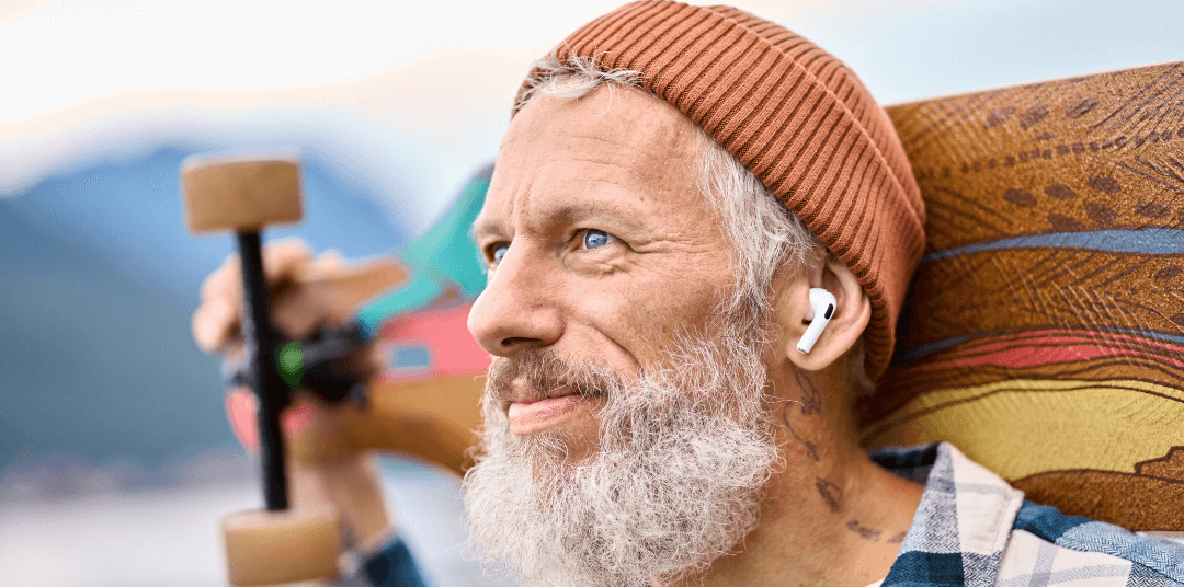 mand-skateboard-airpods-2.png