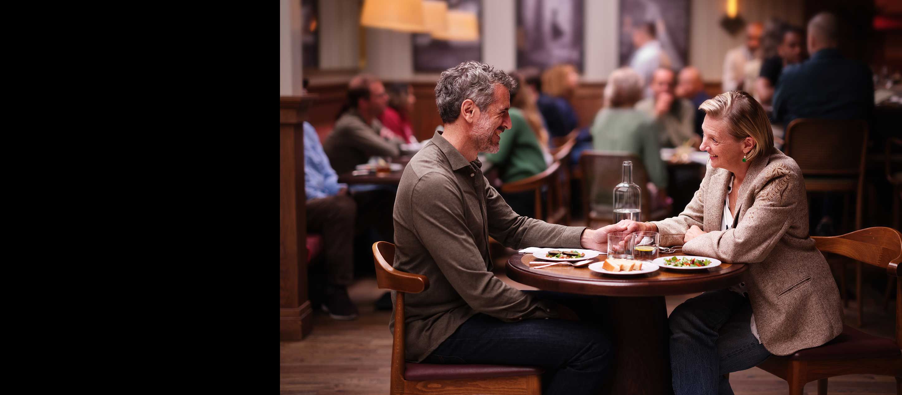 keyvisual-eon-couple-at-table-banner-desktop.jpg