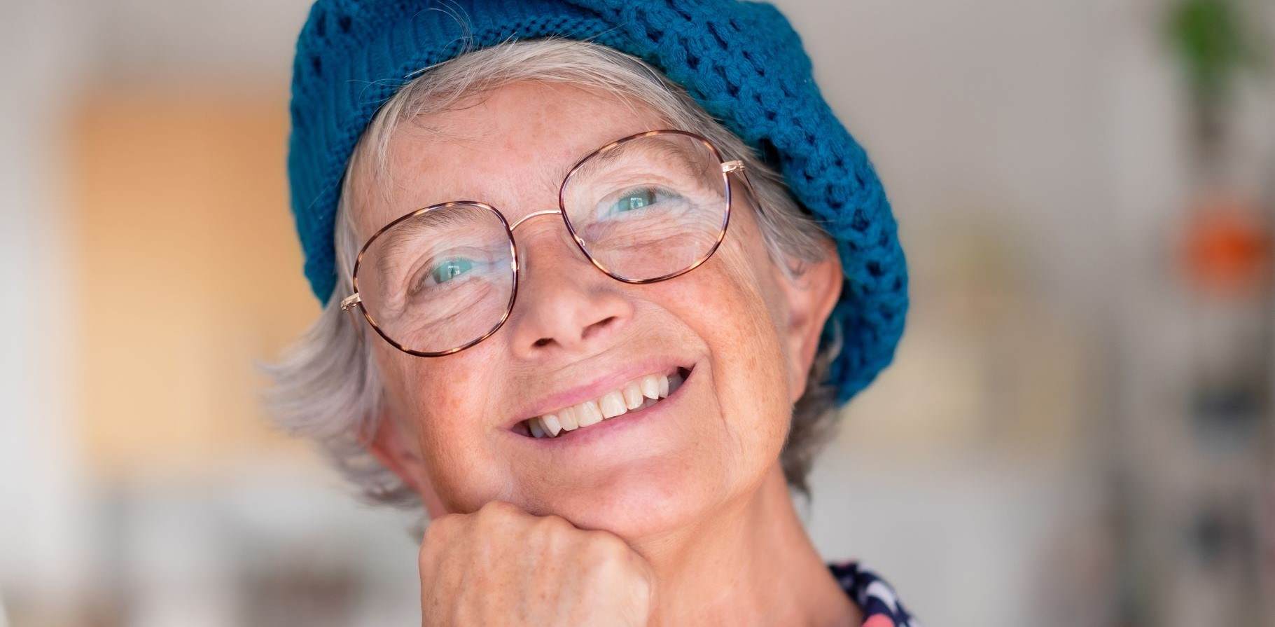 protrait-elderly-woman-glasses-hat.jpg