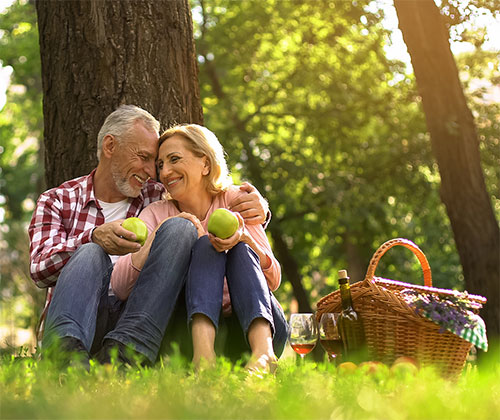 loving-old-couple-hugging-500.jpg
