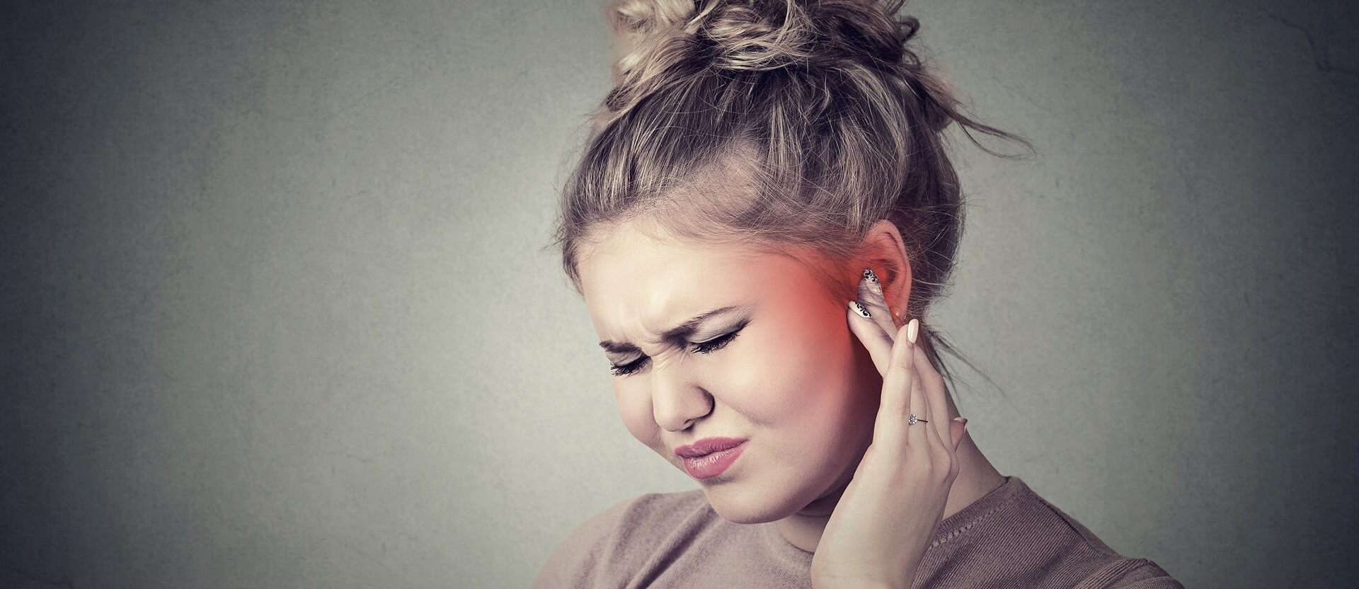 women-with-earache-desktop-banner.jpg