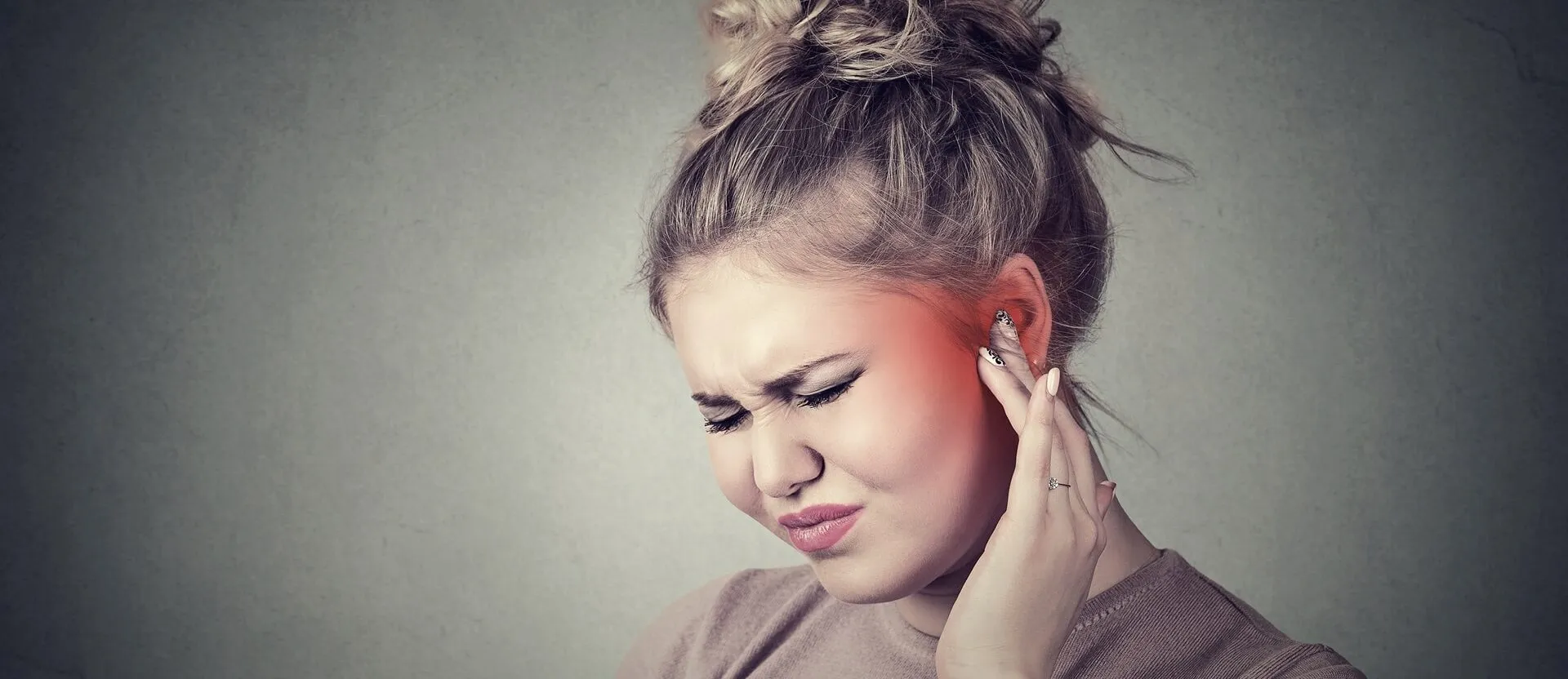 women-with-earache-desktop-banner.jpg