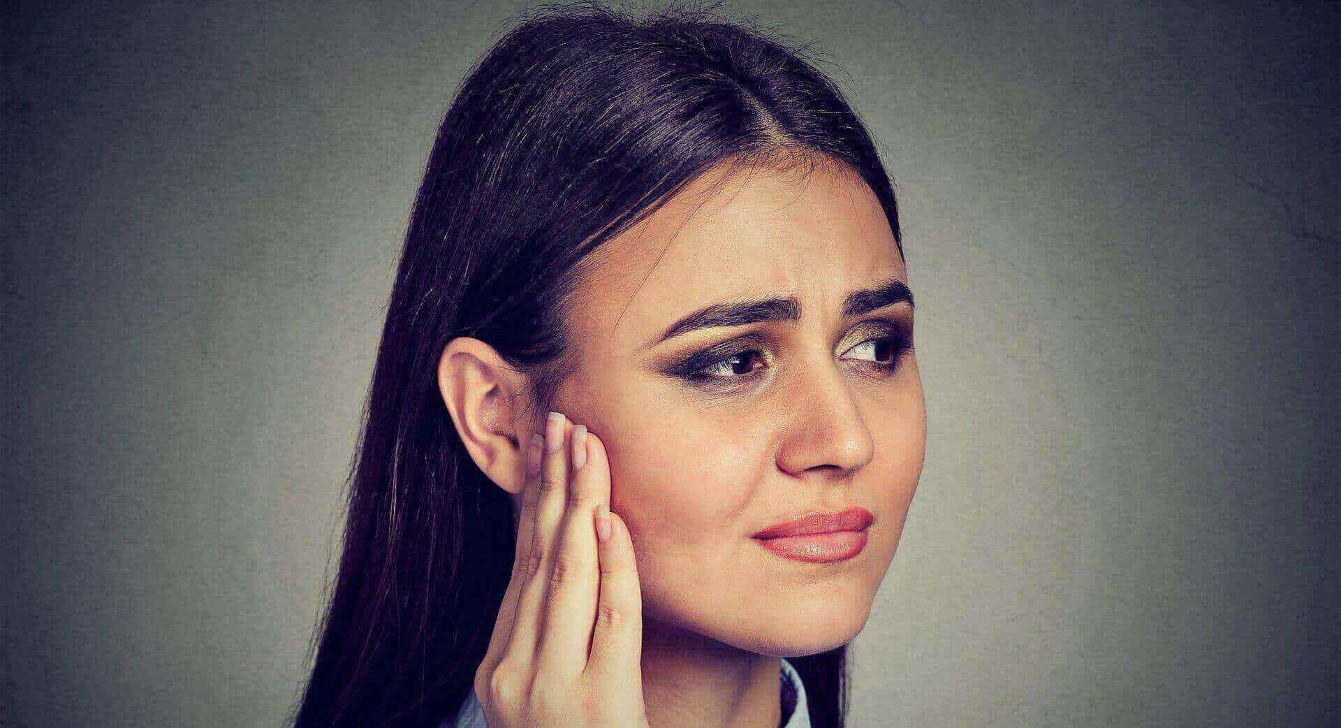 women-with-earache-desktop-banner.jpg