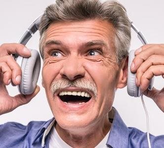 muziek-volume-te-luid-op-headphones-332.jpg