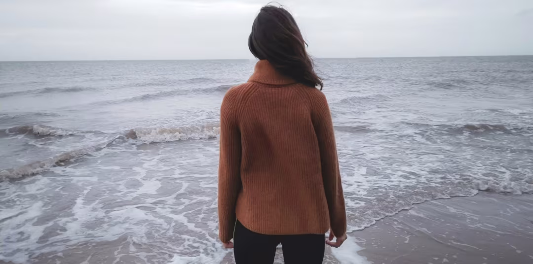 angst-hav-kvinde-editorial.avif
