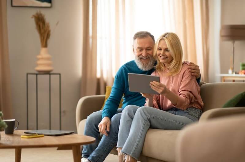 couple-on-tablet.jpg