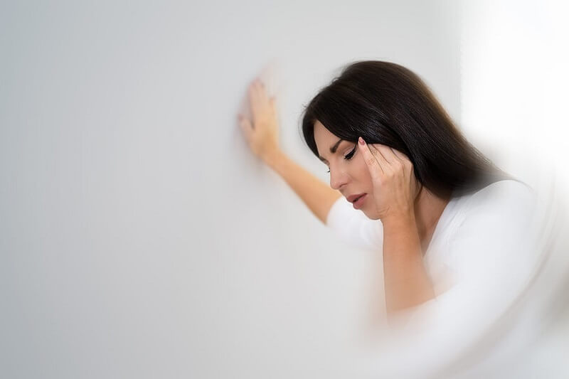 women-suffering-vertigo.jpg
