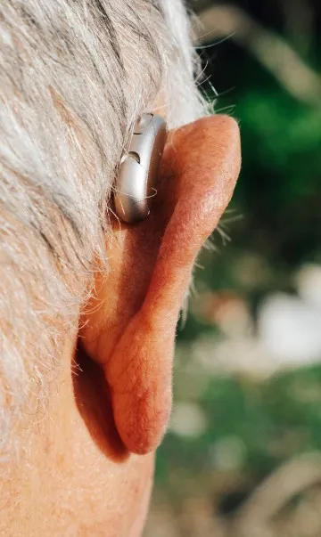 mobile banner 360x603-man-wearing-hearing aid-343706671.jpg