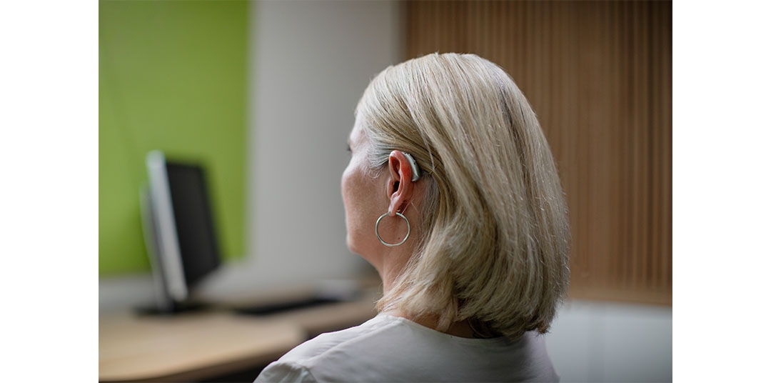 an_brandelementsphotography_femalehicustomerbeingfittedanhearingaid_v6_en.jpg