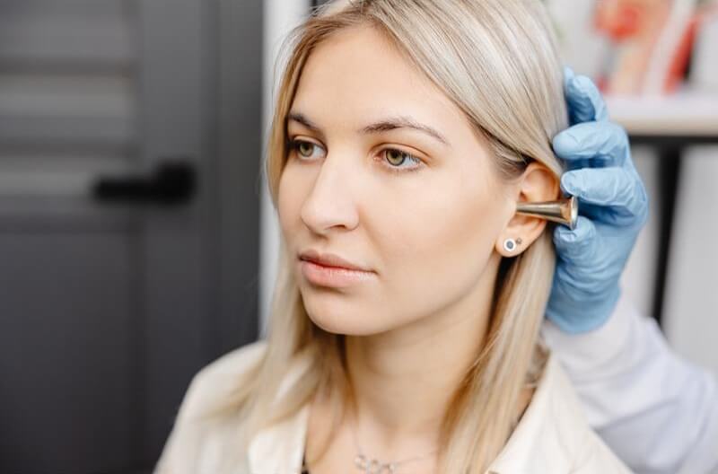 women-having-ears-checked.jpg