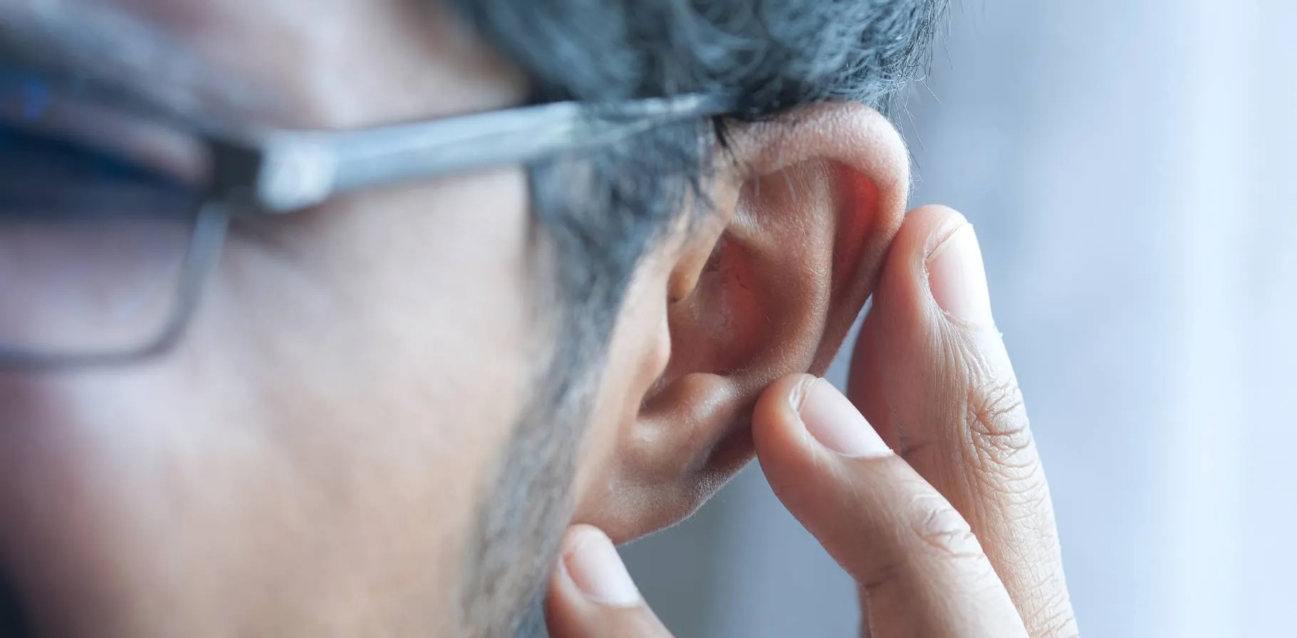 desktop banner 1821x896-Man-Having-Ear-Pain-423549383.jpg