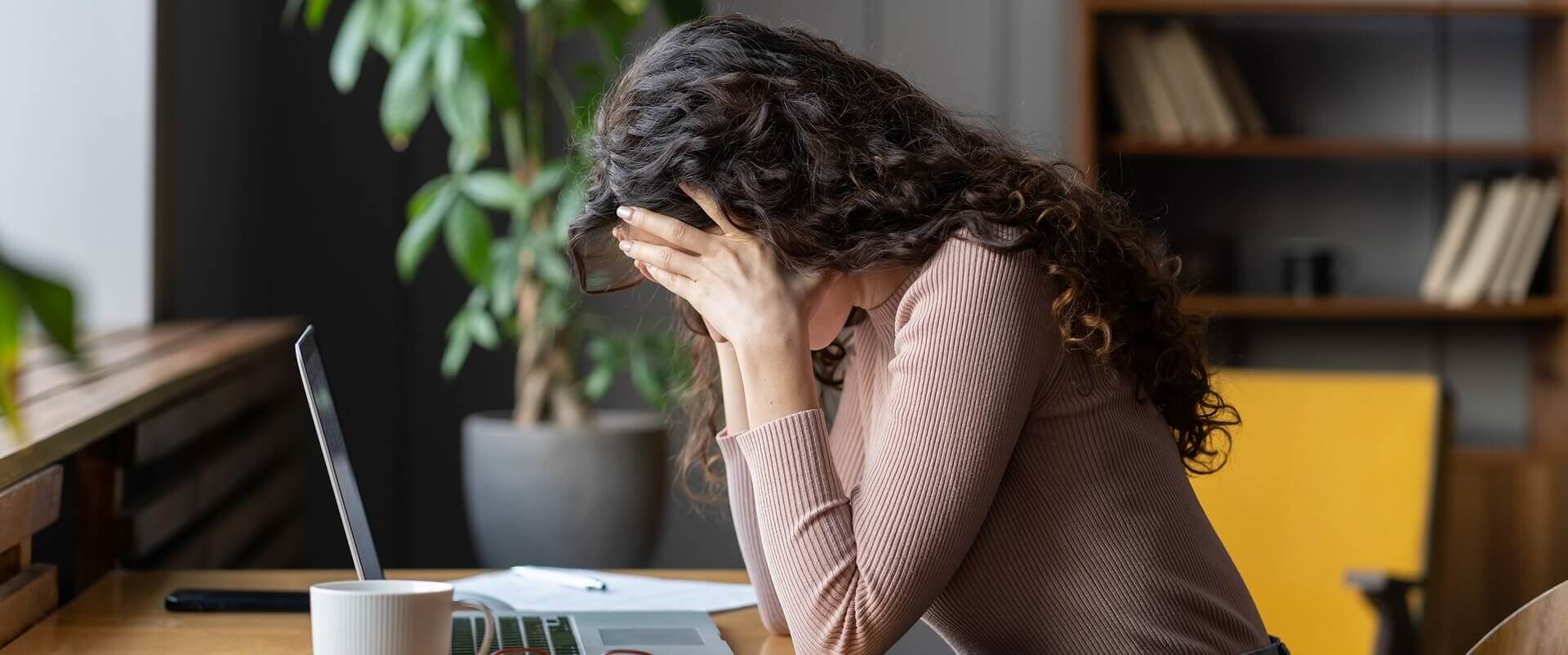women-with-tinnitus-desktop-banner.jpg
