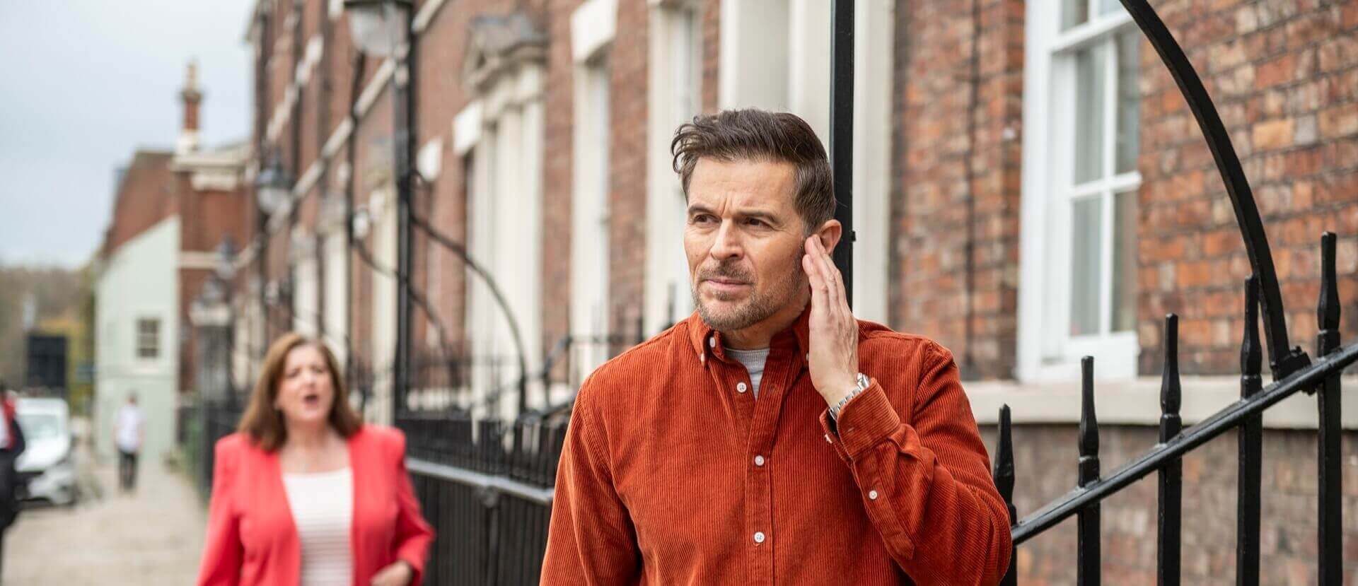 man-with-tinnitus-desktop-banner.jpg