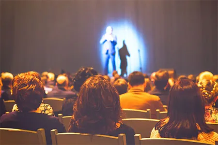 shutterstock_2252364671-goed-horen-avond-theater.jpeg