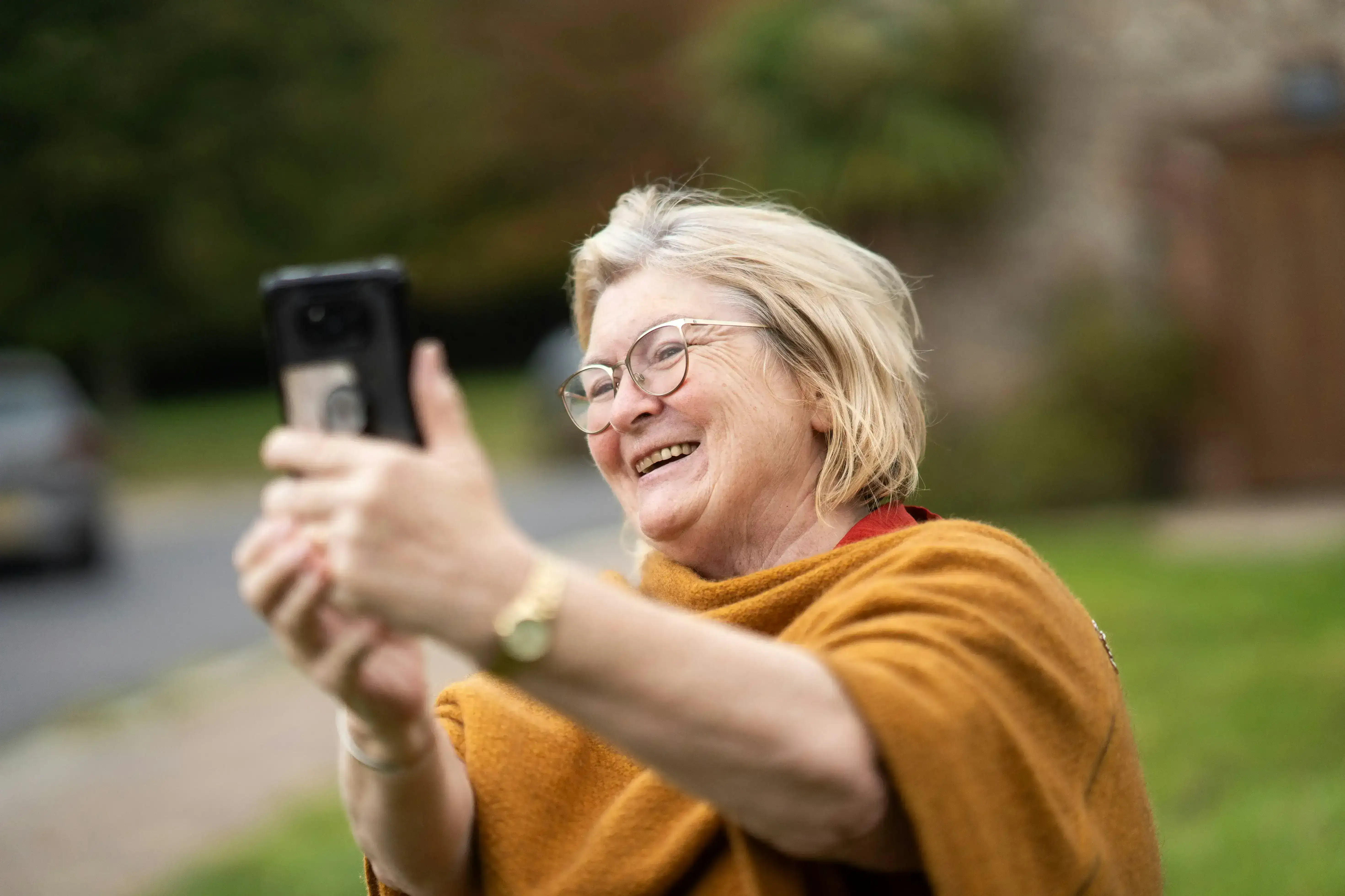 Blog1_SmartphoneBeyond_ModernAppsandAIToolsEmpoweringHearingAccessin2025Desktop21111-ezgif.com-optiwebp (2).webp