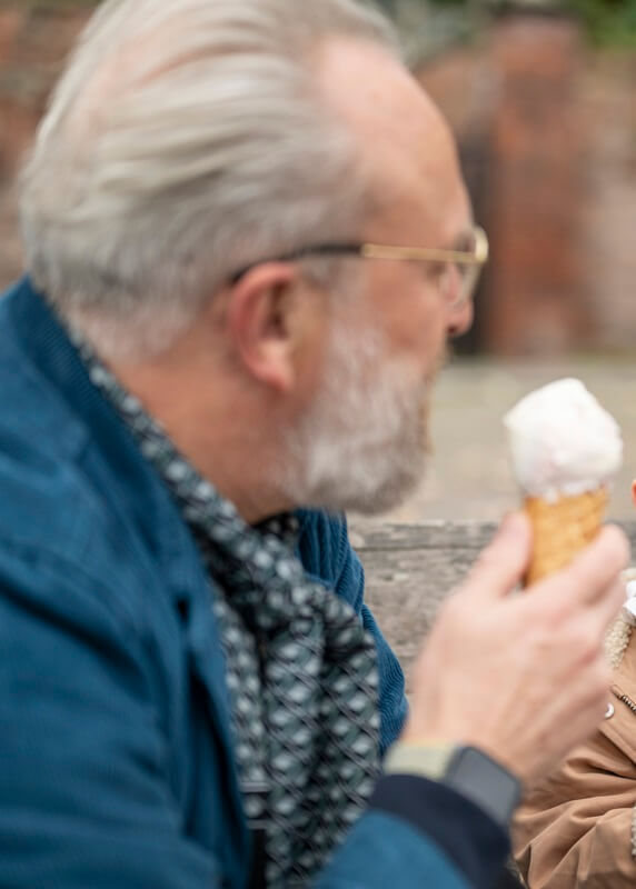 man-eating-icecream-mobile-banner.jpg
