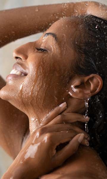 mobile banner 360x603-woman-taking-shower-353866661.jpg