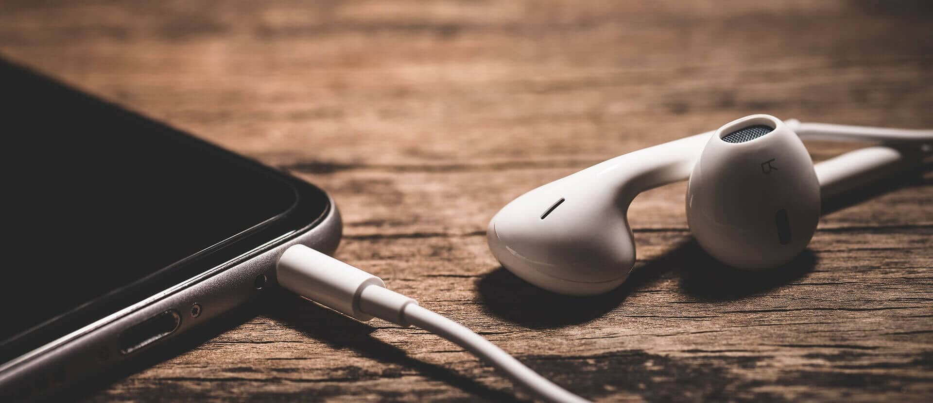 headphone-and-phone-desktop-banner.jpg