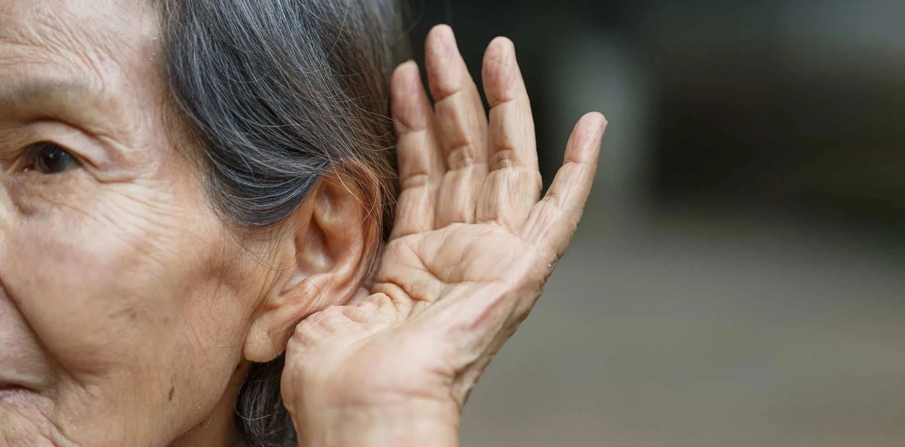 elderly-woman-hearing-loss.jpg