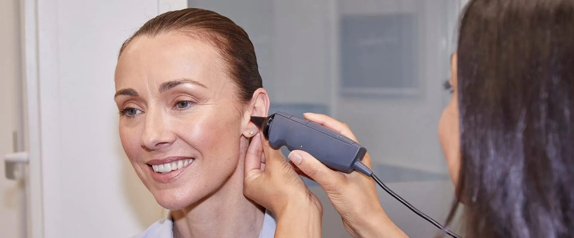 women-having-ears-checked-desktop-banner.jpg