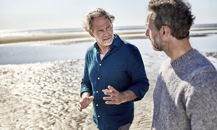 basis-moodbild-freunde-strand.jpg