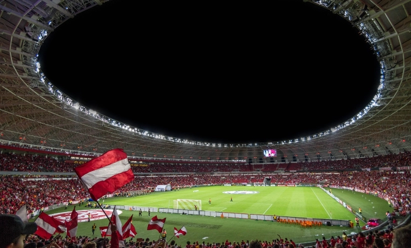 fussball-stadion-oesterreich-fahne.webp