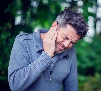 man-with-ear-pain.jpg