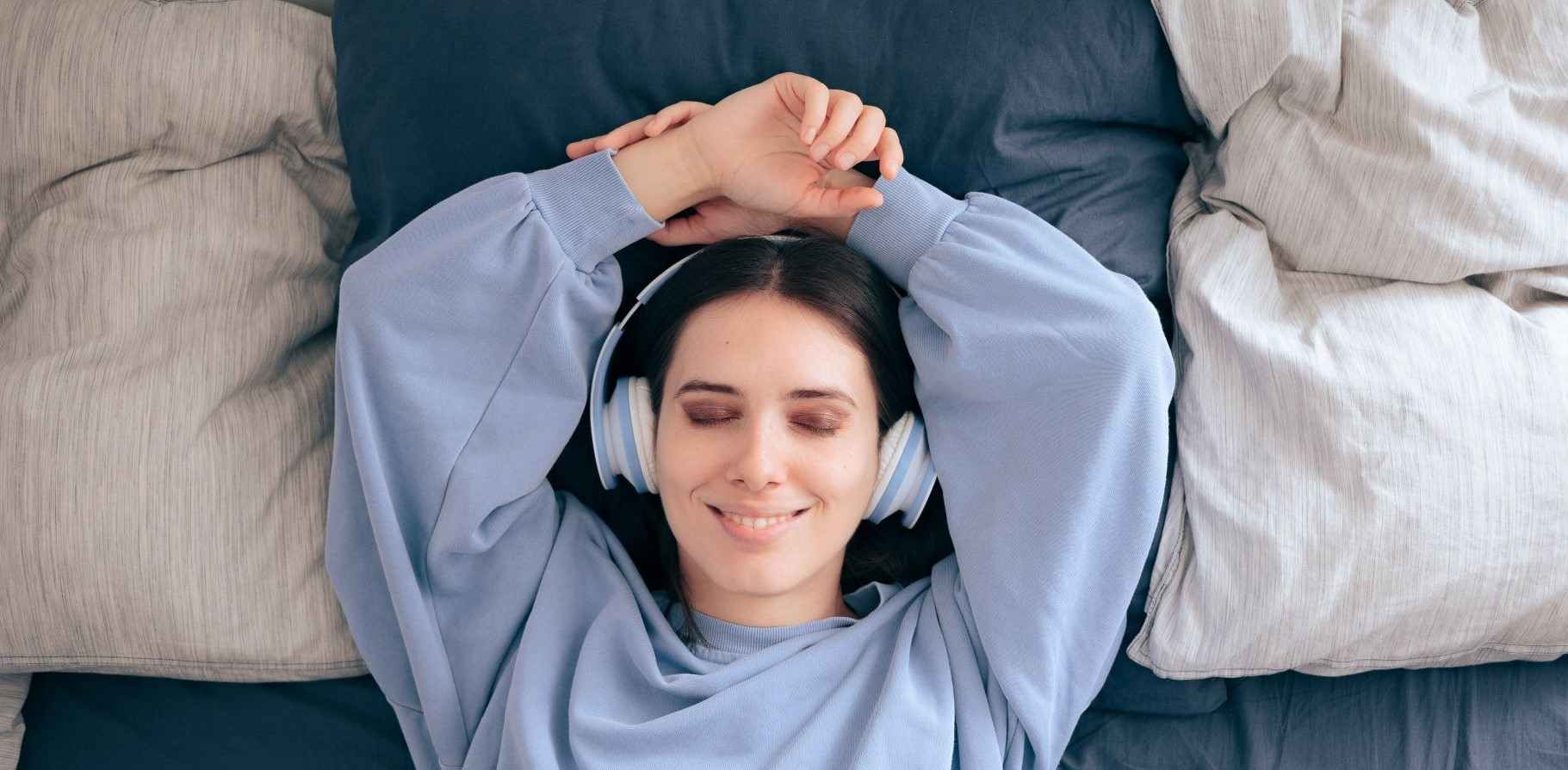 relaxed-woman-wearing-hedphones.jpg