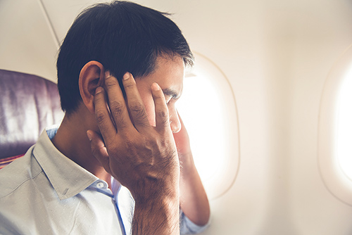 tinnitus-at-airplane-500.jpg