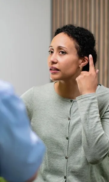 mobile banner 360x603_AN_BrandElementsPhotography_FemaleHICustomerInteractingWithHCP_V1_EN_V1.00.jpg