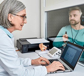 experienced-female-audiologist-332_1.jpg