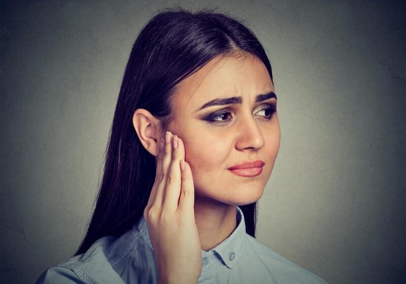 women-with-sore-ears.jpg