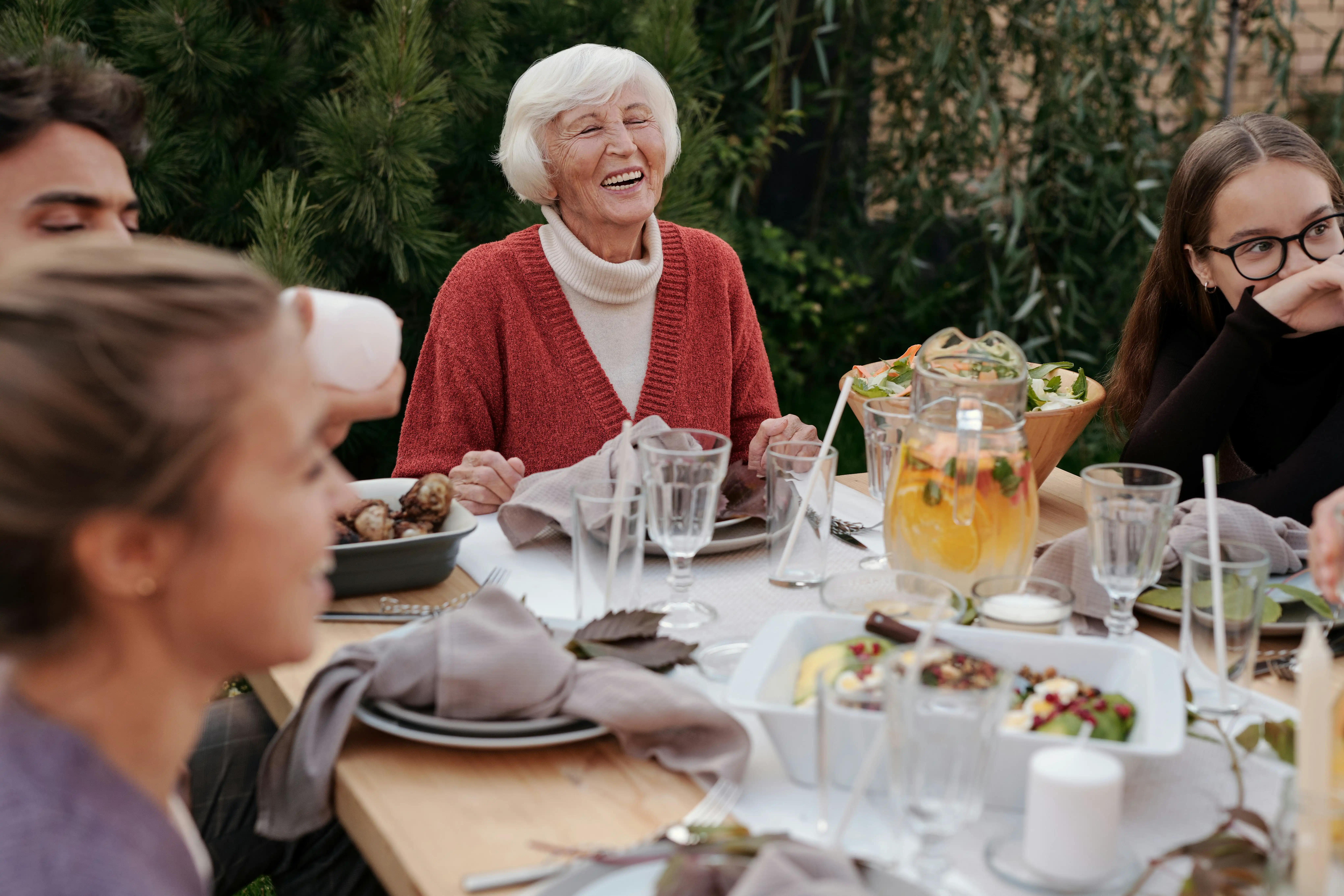 5 Early Signs of Hearing Loss and When to Seek Help_Desktop.webp