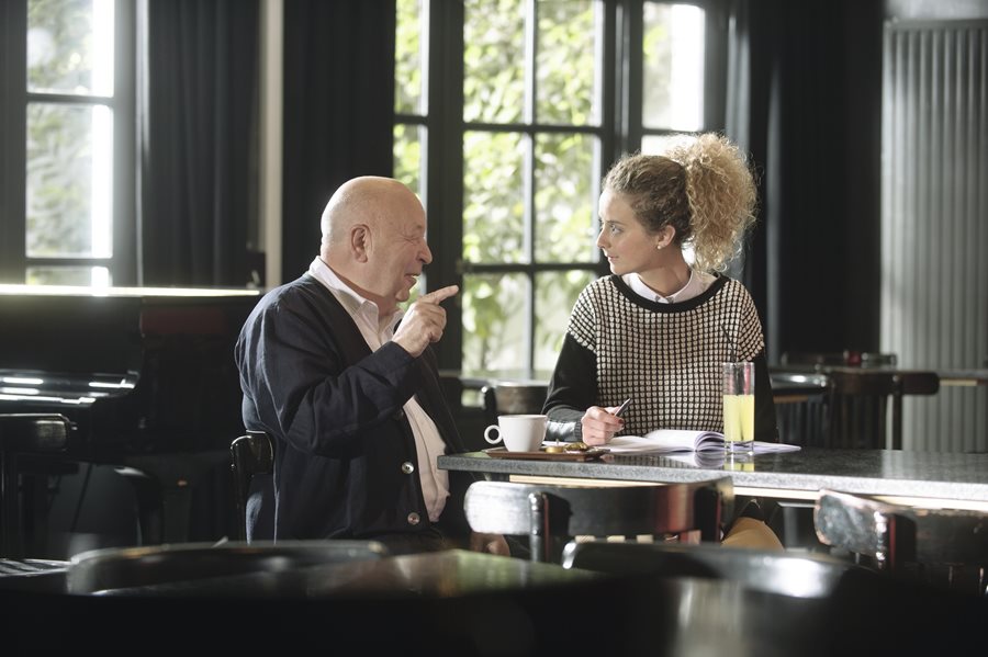 business-meeting-restaurant .jpg