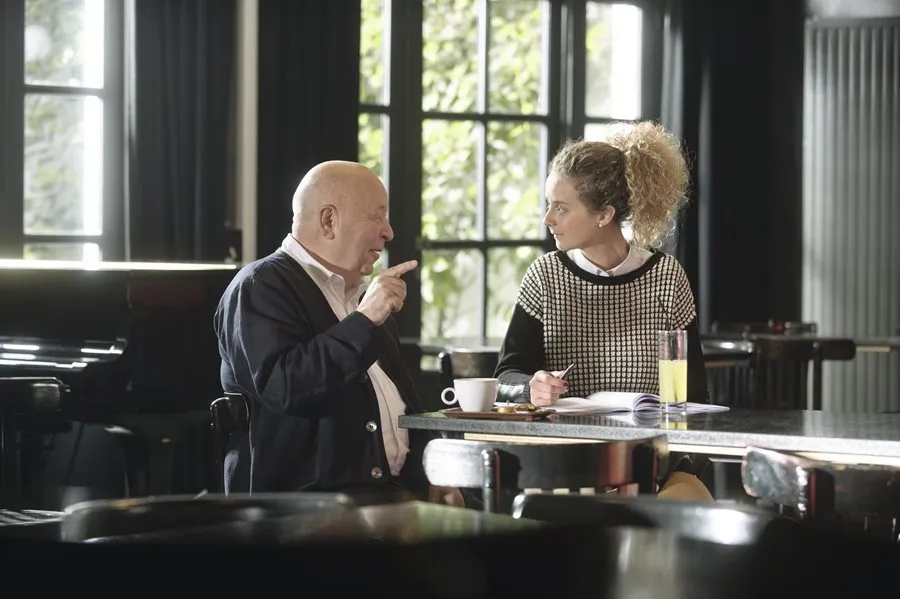 business-meeting-restaurant .jpg